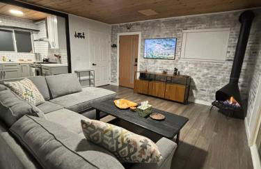 The Honey Bear Cabin Jacuzzi EV Friendly Renovated - Foto 49