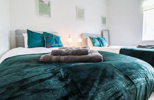 Spacious 4-Bed Home, Perfect Stay with Free WiFi - Foto 64