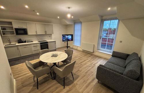 Luxury 1BR Modern Flat in London W7 with Terrace & Private Parking - Foto 2