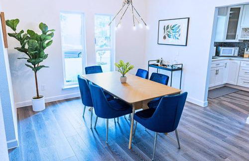 Sparkling Pool Retreat Near Legacy West by Vacation Your Way - Foto 12