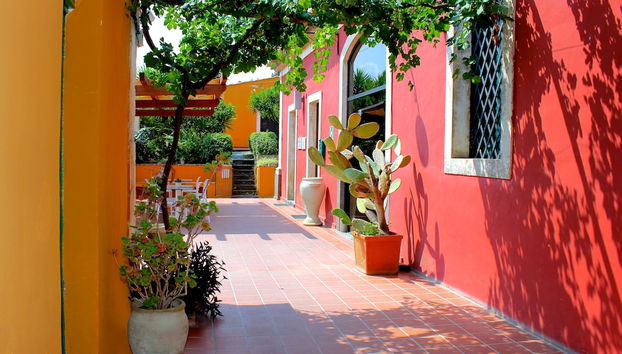 Check-in/check-out kiosk