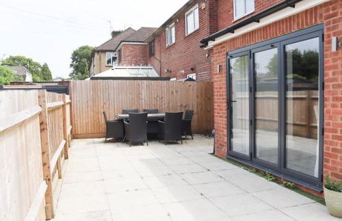 Spacious 2 Bedroom Home Next To Queen Victoria Hospital - Photo 6