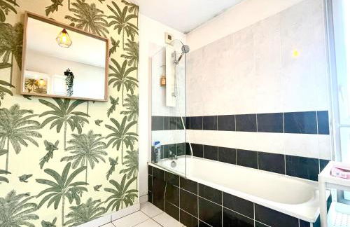 Bel Appart avec 2 chambres - Parking et Clim - Métro Argoulets - Photo 9