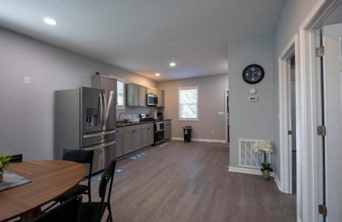 4 Min to Downtown - 11 to Elon - Washer and Dryer - Foto 11