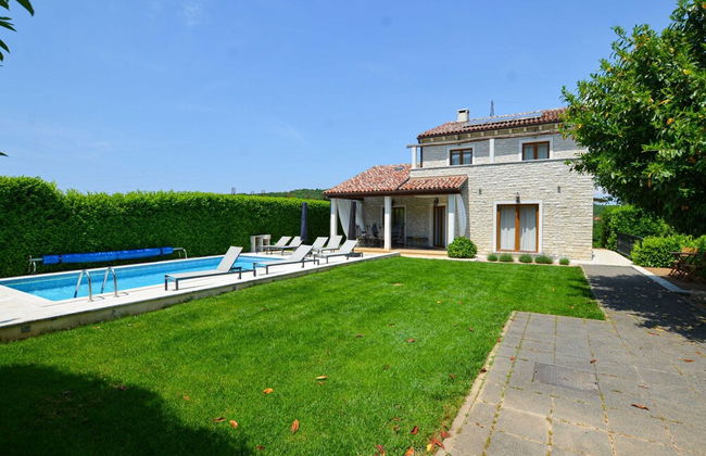 Sophisticated and Chic Villa With Pool - Foto 37