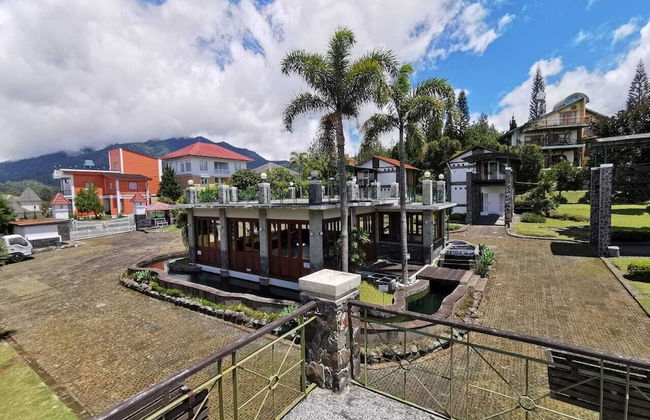 De Villa Istana Bunga by HouseinBandung - Photo 14