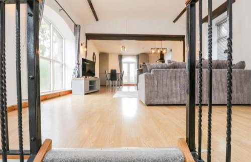 Coach House - Photo 7