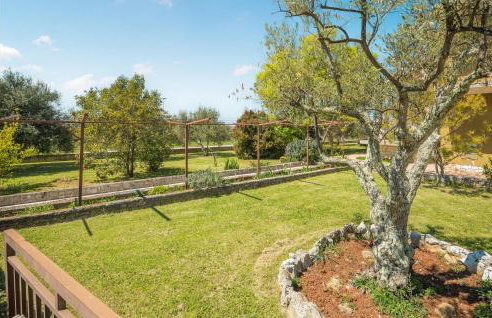 2 Bedroom Nice Apartment In Lovrecica - Foto 13