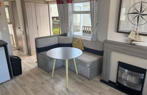 Sea Breeze Retreat 2 Bedroom Pet Friendly Caravan in Clarach Bay - Foto 17