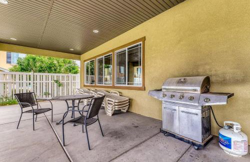 Cedar Getaway - Hot Tub, Private Sauna, Pool-Pong! - Foto 9