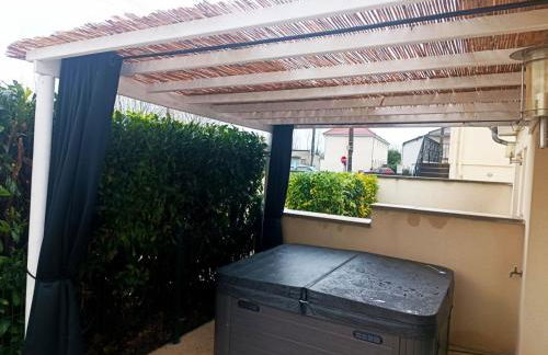 Cocon romantique avec jacuzzi extérieur - Foto 20