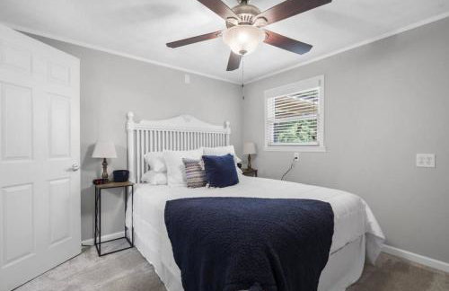 Ultimate Family Fun Lakehouse with pool and dock - Foto 20