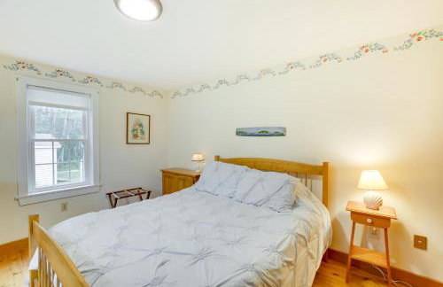 Kennebunkport Getaway with Grill Walk to Beach! - Foto 11