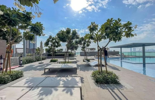 Aya - Elegant 1BR Apartment With Balcony and Creek Views - Photo 26