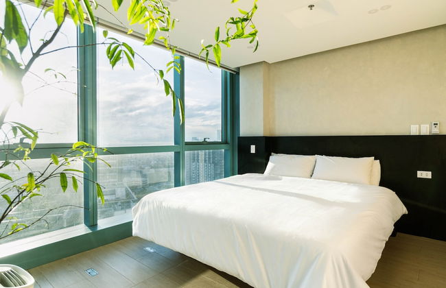 Luxury 2BR Gem in One Uptown, bgc - Photo 10