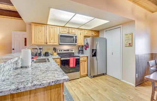 7 Mi to Rainbow Lake Pinetop Condo with Patio! - Foto 4