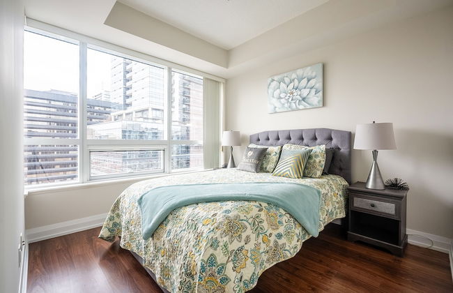 Modern Apartments in North York - Photo 40