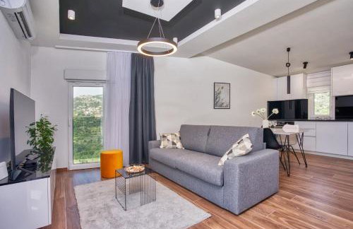 VILLA CVITA is a modern 5-bedroom villa with a Jacuzzi, a Gym and Finnish Sauna, a heated pool, and amazing views - Foto 29