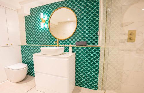 Hidden Retreat with Steam room, KING bed near tube - Foto 7