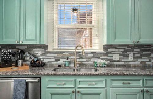 Beachy Bungalow! 2BD, King Bed - Foto 24