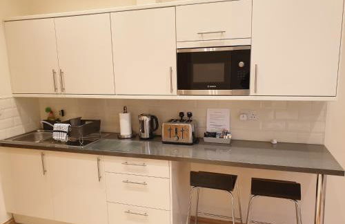 London Luxury Apartments 3 Bedroom Sleeps 8 with 3 Bathrooms 5 mins Walk to tube station free parking - Foto 40