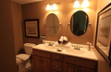 Secluded and Cozy Townhome at Tripp Lake - Foto 13