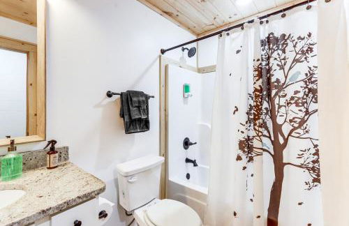 McCaysville Cabin Fire Pit, BBQ and More! - Foto 16