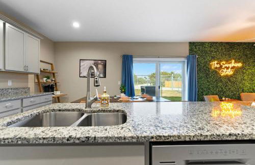 7 beds Nerf Wall Arcade 4 min Walk 2 Beach! - Foto 42