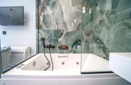 Naval villa-Panoramic villa with heated pool on the roof - Photo 9