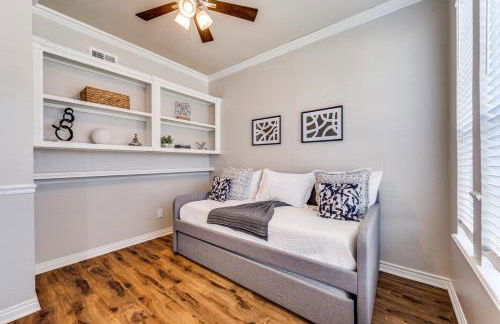 6 Bedroom Home with Pool, Centrally Located - Foto 15