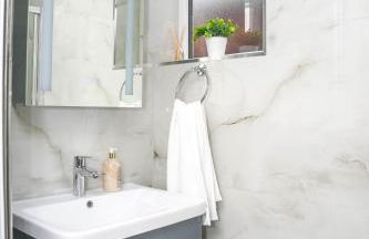 Large 4 Bedroom House Near Heathrow and M4 Free Parking - Foto 27