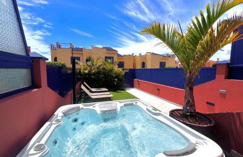 Holiday home in meloneras with sea views, golf and private jacuzzi - Photo 1