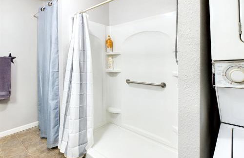 Beautiful Country Apartment, AC, Pickleball, Billiards, Playground, Gardens - Foto 37