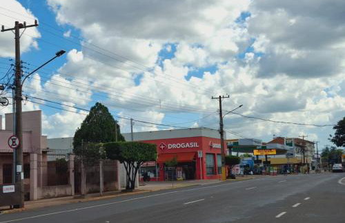 CASA - 3 quartos com ar - garagem para 3 carros - Foto 12
