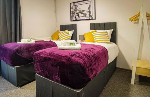 4 Bedroom 4 Bathroom Contractor House with Secure Locks on Each Bedroom Managed by Your Lettings Short Lets & Serviced Accommodation Peterborough including FREE Parking and WiFi - Foto 17