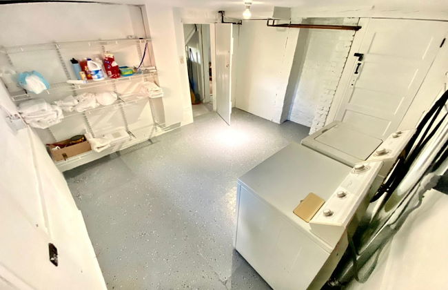 Cheerful 3 Bedroom Home Walk to UVA Stadium - Foto 35