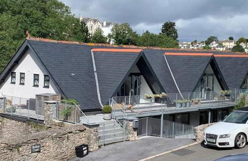 Beautiful, spacious 3 bed Brixham apartment - Photo 1