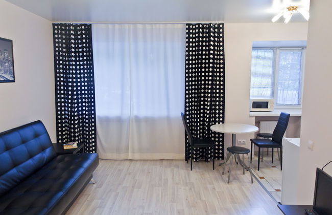 Apartment ALLiS-HALL on Malysheva 73a - Photo 1