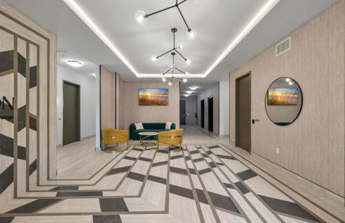 2BR 2BA, King bd, Gym, Free Parking, 8min to Train - Foto 64