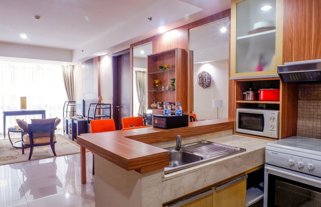 Cozy Pool View Kemang Village Residence Apartment with Direct Access to Mall - Foto 16