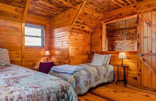 Lodge at OZK Ranch- Incredible mountaintop cabin with hot tub and views - Photo 28