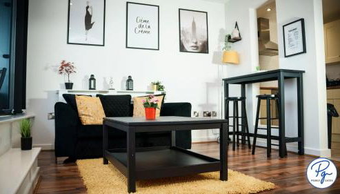 Penthouse - Amazing City Skyline Views - Balcony - FREE extra 2 hours - FREE Parking - Utilita Arena - Bullring Shopping - New St Station- Super King Size Bed - Foto 5