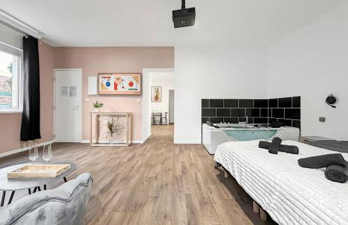 Balnéo privée & cinéma XXL - Logement premium à Tourcoing - Foto 11