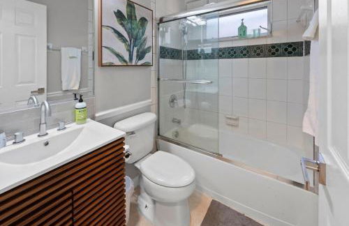 Relaxing 3BR Heated Pool & Hot Tub Retreat - Foto 6