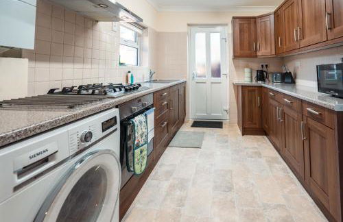 Spacious home 3 min from station - Photo 35