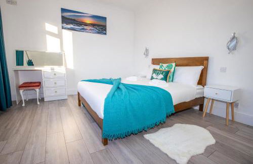 Sunny 3BR Home Near Portsmouth Park - Photo 5