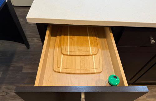 Stylish 1BR Retreat with Pool & Gym - Foto 14