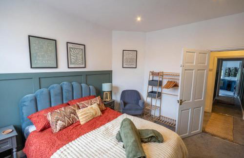 The Narrow House - Victorian house bursting with character & parking - Foto 35