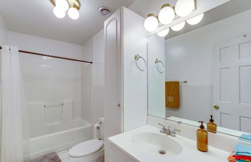 Spacious Group Retreat with Game Room in Marshall! - Foto 36