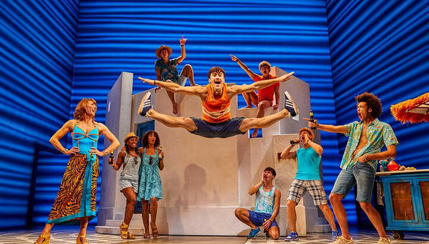 Mamma Mia The Musical with Two Course Pre Theatre Repas et boissons - Photo 3